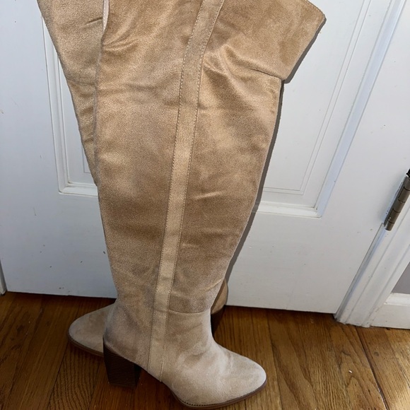 Faux suede over knee boots-excellent condition! - Picture 2 of 8